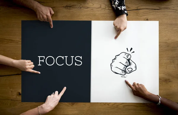 Manos sobre la mesa con cartel gráfico — Foto de Stock