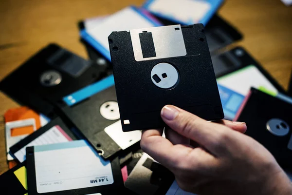 Hand holding floppy disk — Stock Photo, Image