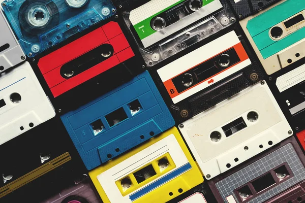 Retro audiocassettes op tafel — Stockfoto
