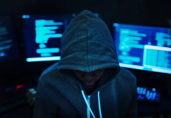 Hacker met computer achtergrond — Stockfoto