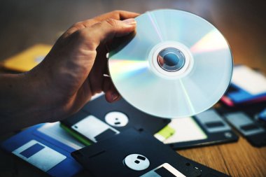 el CD disk tutarak