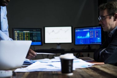 İş toplantı mali kriz durumu