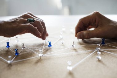 Bağlantı pins adlı tablo, özgün modelinde ağı photoset holding eller