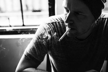 adam Sigara İçilmeyen