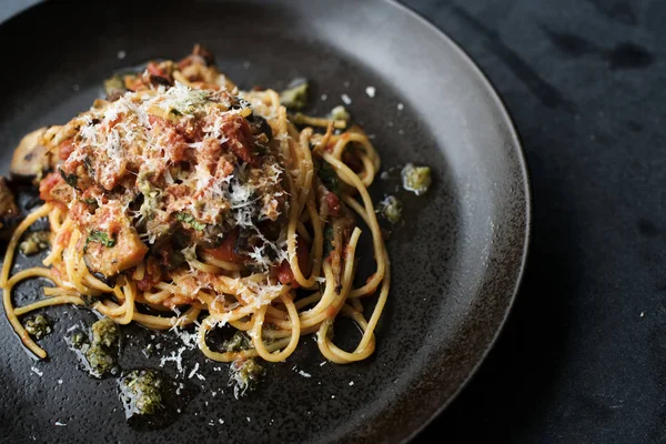 İtalyan lezzetli pasta tabak içinde pişmiş, orijinal photoset 