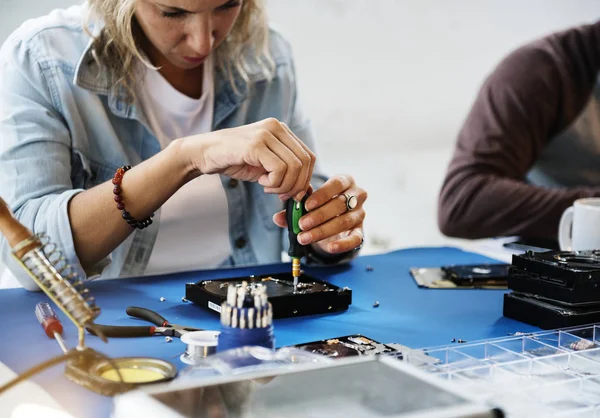 Bilgisayarınızın sabit diskinde, özgün çalışma teknisyenleri photoset