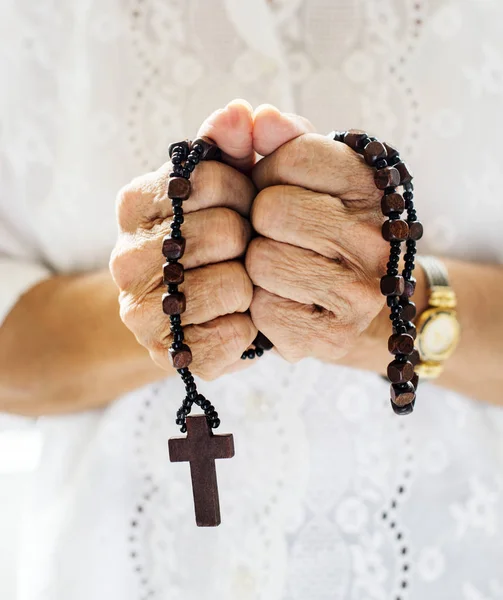 Krzyż modlitewny ręce z — Zdjęcie stockowe