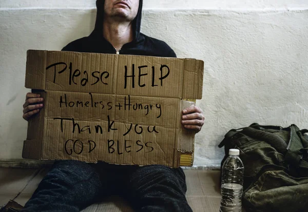 Homeless man with paper board — Stock Photo, Image