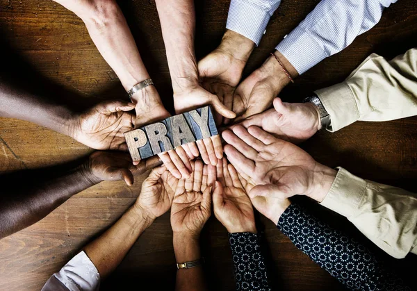 Mensen bidden samen — Stockfoto