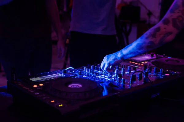 Mano Mezclador Sonido Una Fiesta — Foto de Stock