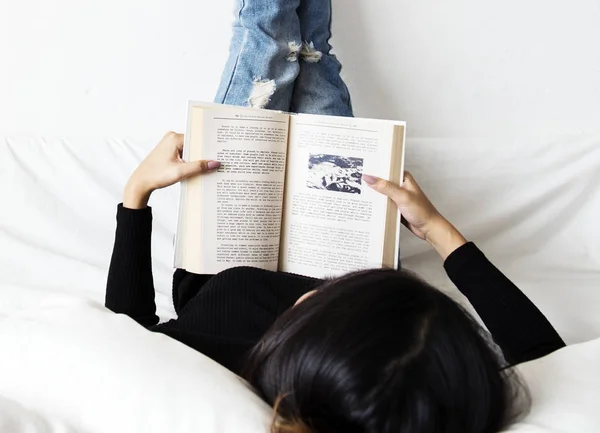 Asian Woman Lying Bed Reading Book Original Photoset — Stock Photo, Image