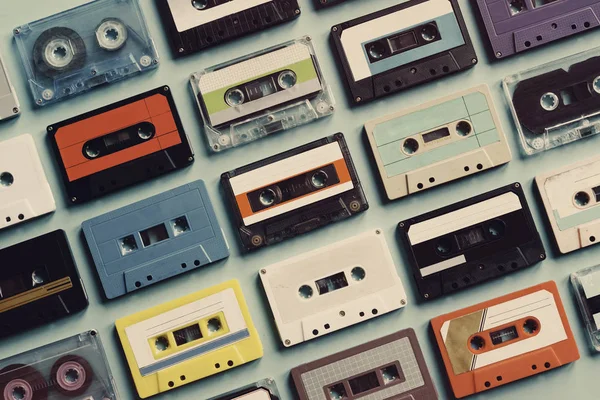 Retro audiocassettes op tafel — Stockfoto