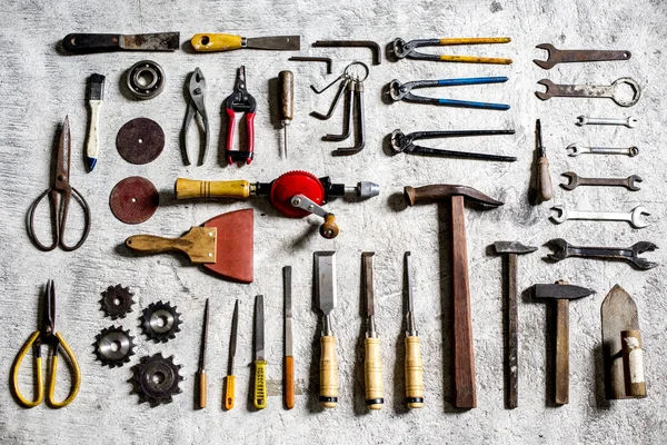 Zařízení průmyslové nástroje na stole — Stock fotografie