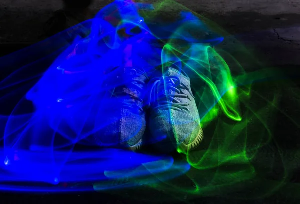 Long Exposure Blue Green Light Lines Movement Sneakers Original Photoset — Stock Photo, Image