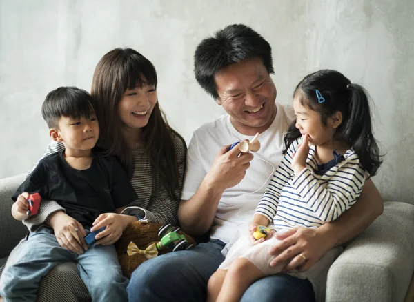 Asiática familia felicidad juntos en casa — Foto de Stock