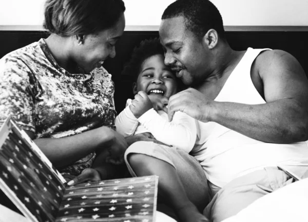 Black family spend time together — Stock Photo, Image