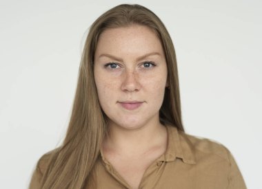 kadın stüdyoda poz