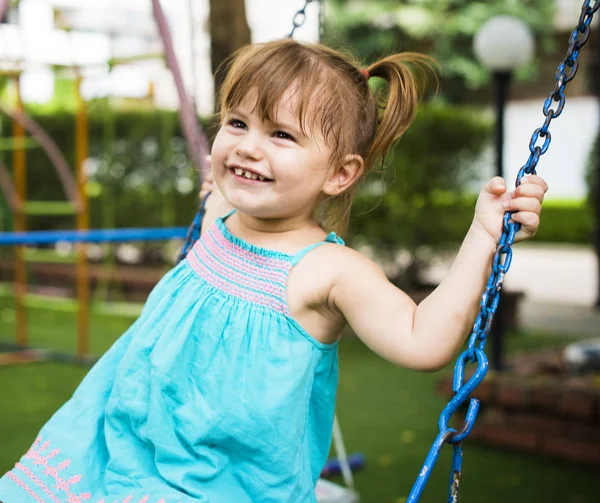 Meisje Met Plezier Spelen Het Park Origineel Photoset — Stockfoto
