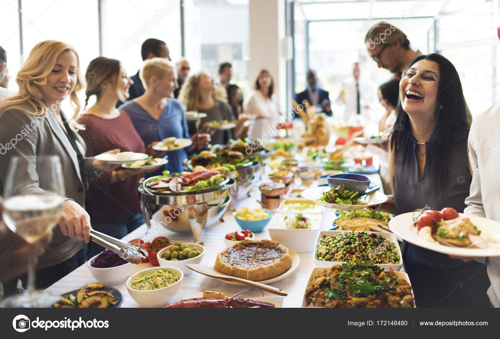 people-having-lunch-stock-photo-rawpixel-172148480