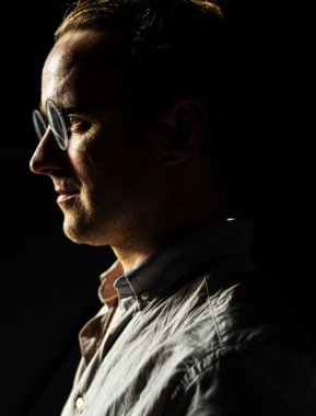 Gözlüklü kafkas adamın profili, orijinal photoset 