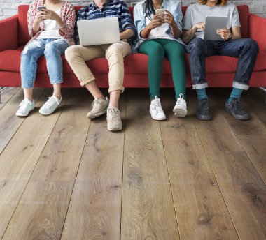 koltukta oturan öğrenciler 