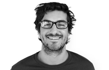 yakışıklı gülen adam 