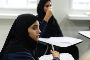 Bir grup Müslüman öğrenci, özgün photoset