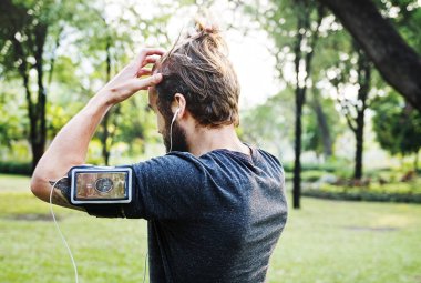Adam working-out parkta