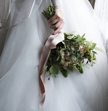 Gelin Holding çiçek buketi, özgün photoset