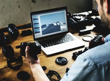 Fotoğrafçı ile kamera ekipmanı, özgün photoset
