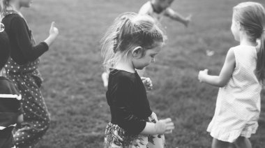 Bir eğleniyor çocuklar zaman