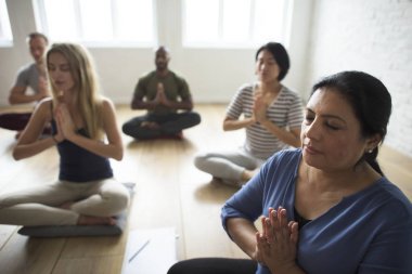 Grup sınıf kavramı, orijinal yoga yaparken çeşitlilik insan photoset  