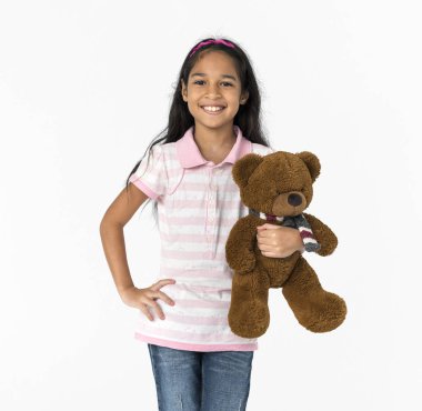 küçük kız stüdyoda poz