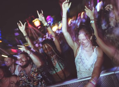 Farklı bir grup insan bir yolculuğa ve Festivali, özgün zevk photoset