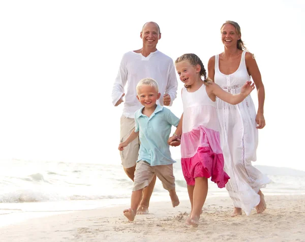 Καυκάσιος Οικογένεια Αυτή Απολαμβάνει Στην Παραλία Photoset Έννοια Αρχική — Φωτογραφία Αρχείου