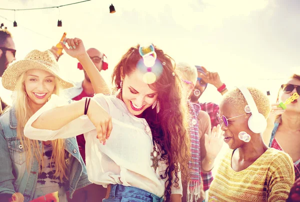 Çeşitlilik arkadaşlar asılı yaz partisi 