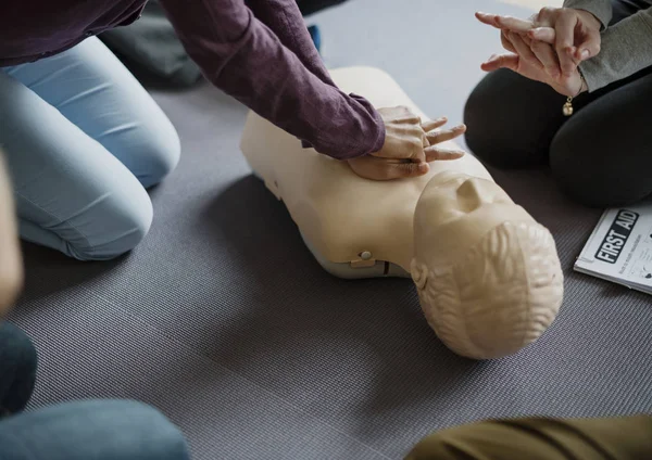 Zbliże Cpr Pierwszej Pomocy Grupy Koncepcji Kształcenia — Zdjęcie stockowe