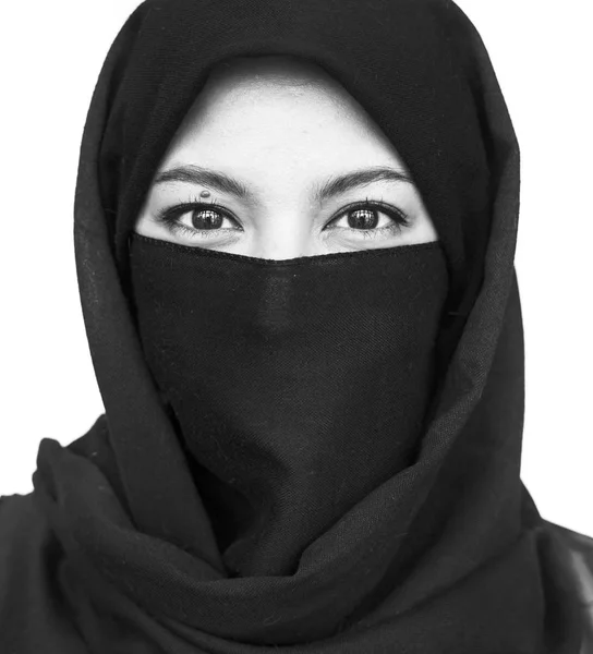 Muslimsk Kvinna Traditionella Kläder Poserar Studio Ursprungliga Fotosätta — Stockfoto
