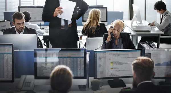 Computerbildschirm Zeigt Unternehmensdatenauswertung Originalfotos — Stockfoto