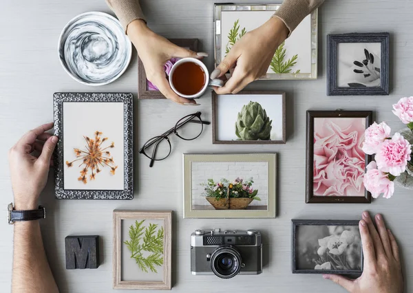 Ręce Nad Ramka Collage Szarej Powierzchni Oryginalny Photoset — Zdjęcie stockowe