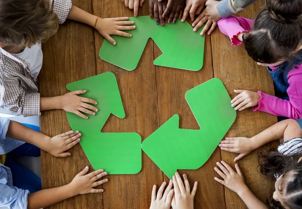 Skupina Primární Schoolers Učení Recyklaci Sada Originál Fotek — Stock fotografie