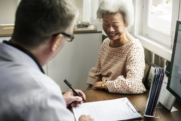 Elderly Patient Meeting Doctor Hospital Original Photoset — Stock Photo, Image