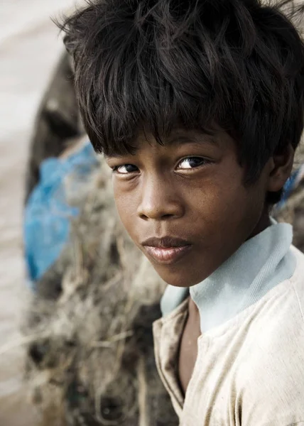 Ragazzo Nativo Colpito Dalla Povertà Fotoinsieme Originale — Foto Stock