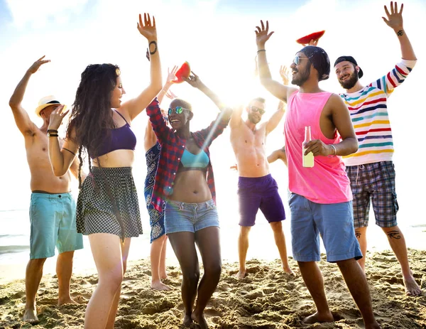 Różnorodność znajomi wiszące Summer Party — Zdjęcie stockowe