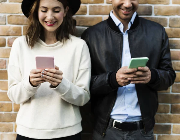 Couple Messaging Each Other Phone Original Photoset — Stock Photo, Image