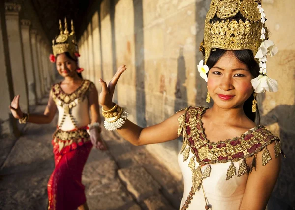 Traditional Aspara Dancers — Stock Photo, Image