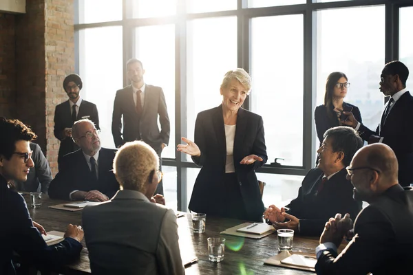 Trabalho em equipe de empresários — Fotografia de Stock