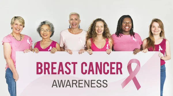 Frauen Mit Plakat Mit Brustkrebs Bewusstsein Originalfotos — Stockfoto