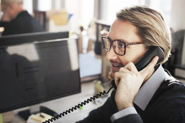 Empresário Falando Por Telefone Escritório Conceito Photoset Original — Fotografia de Stock