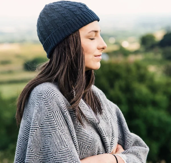 Young woman smiling — Stock Photo, Image